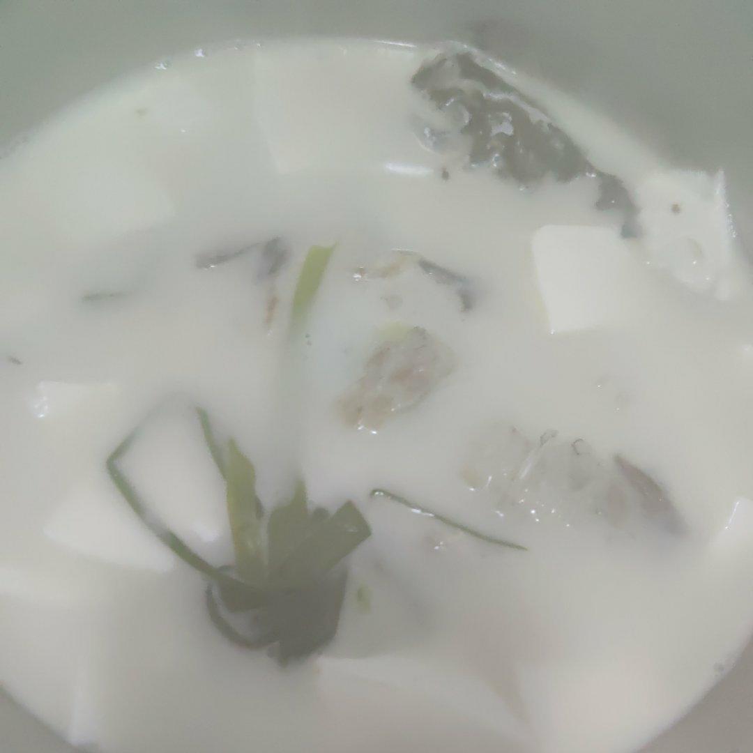 鲫鱼豆腐汤