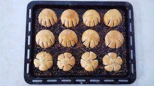 植物油版-佛手酥,苏式月饼,老婆饼,莲花酥,梅花酥(2种简易包酥法)的做法 步骤33