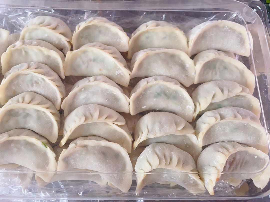 韭菜猪肉饺子(附擀皮和最简单的饺子包法)