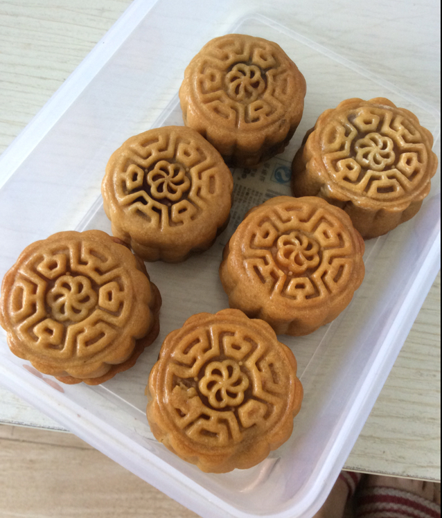 广式月饼——蛋黄莲蓉月饼