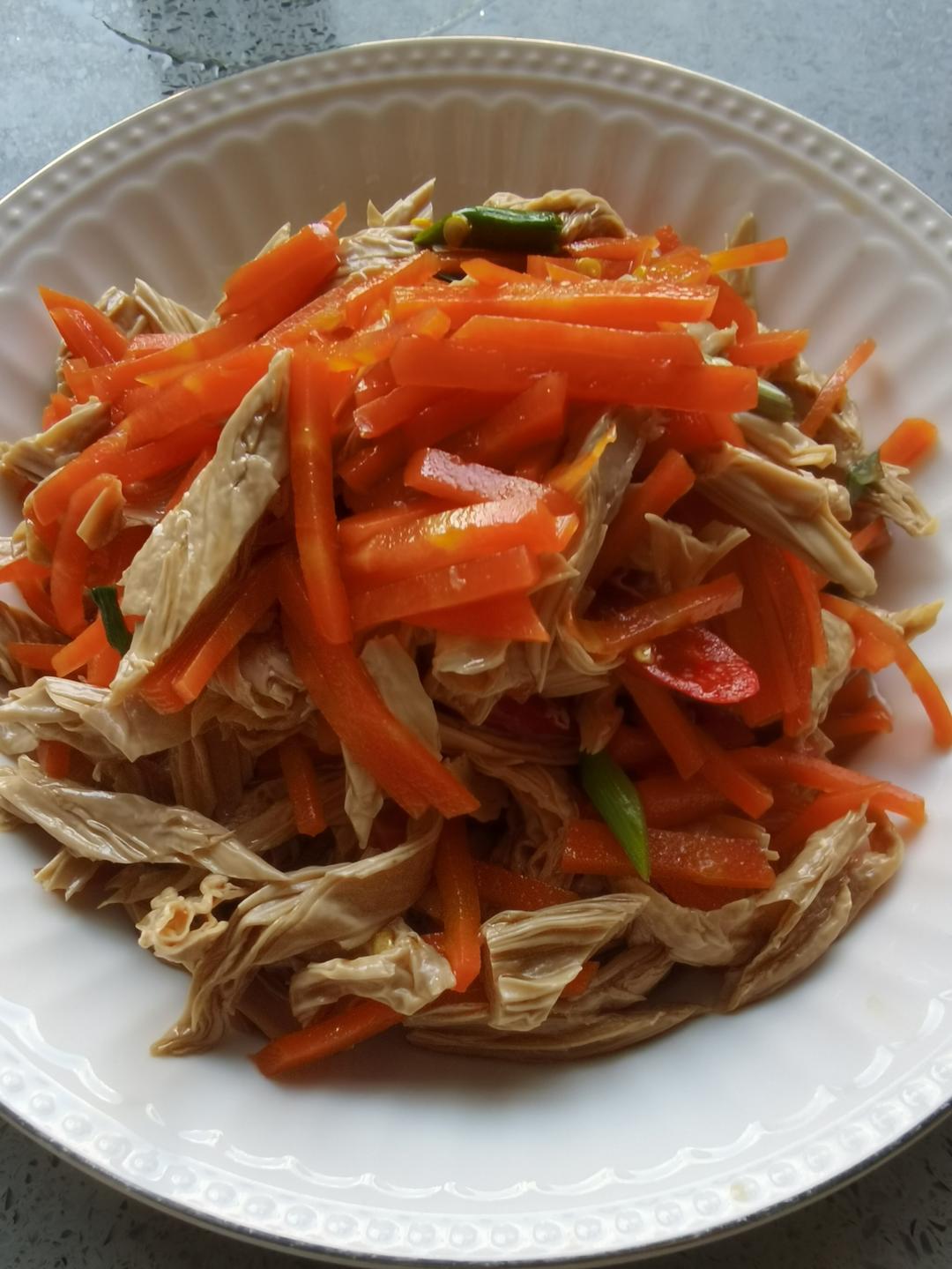 开胃菜：凉拌腐竹(附上灵魂拌汁)