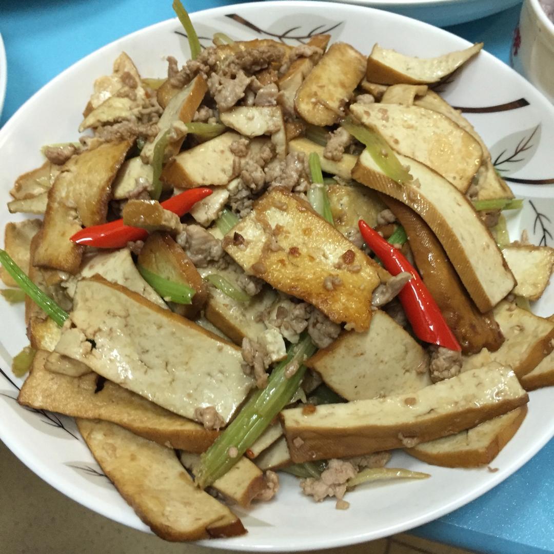 素菜：芹菜炒豆腐干