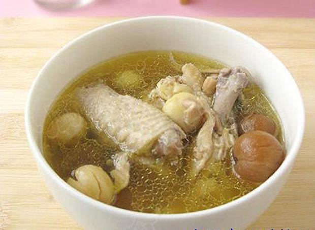 桂圆煲鸡汤——滋补养颜的做法