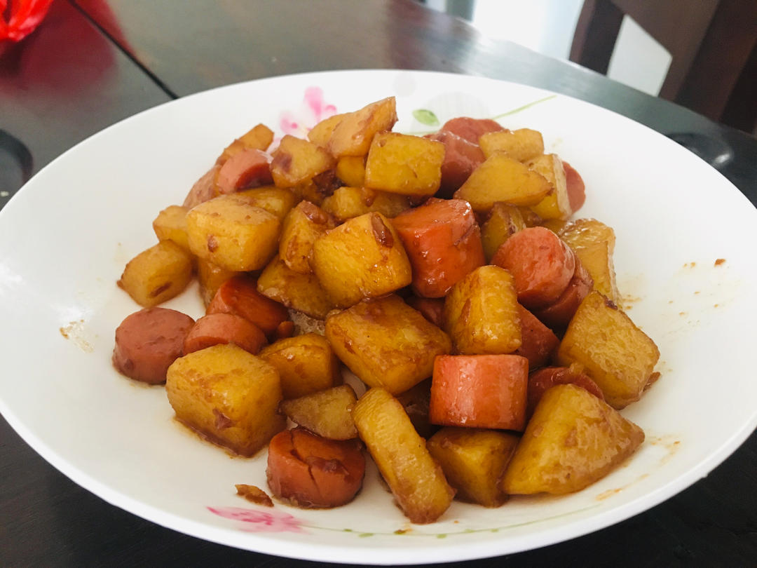 超简单的土豆🥔丁炒火腿肠（烧烤味)