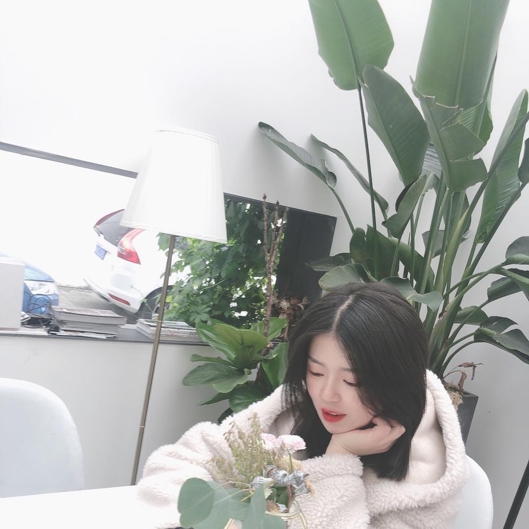 薇安有个服装店