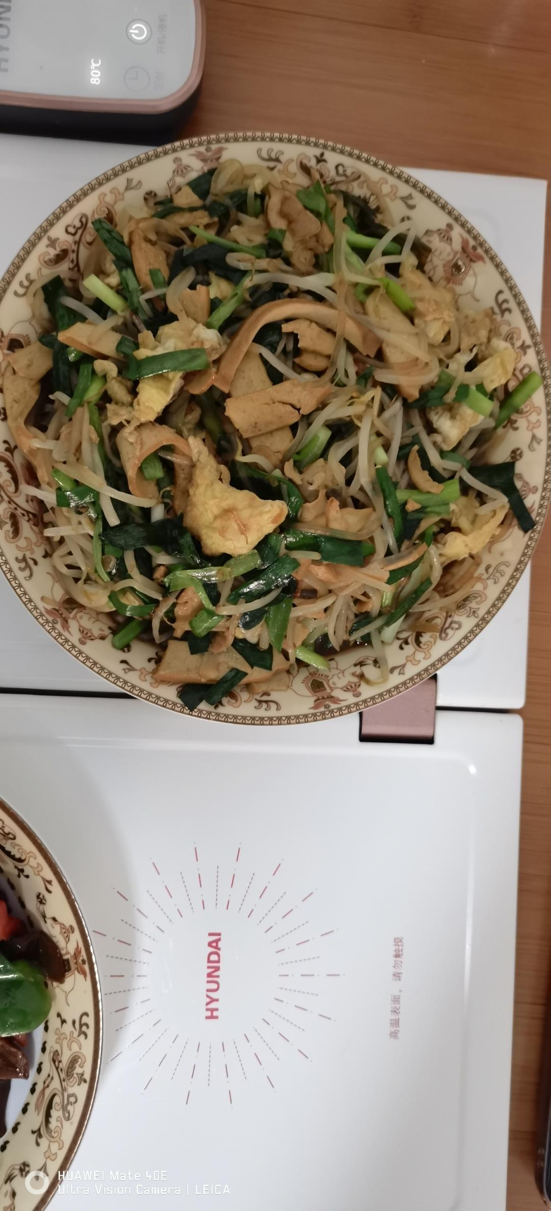 家庭版炒合菜【绿豆芽粉条炒鸡蛋】