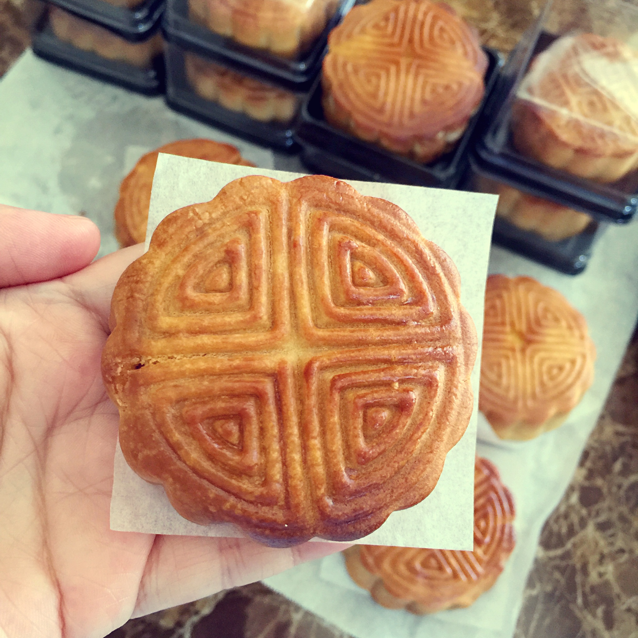 广式月饼—蛋黄莲蓉月饼