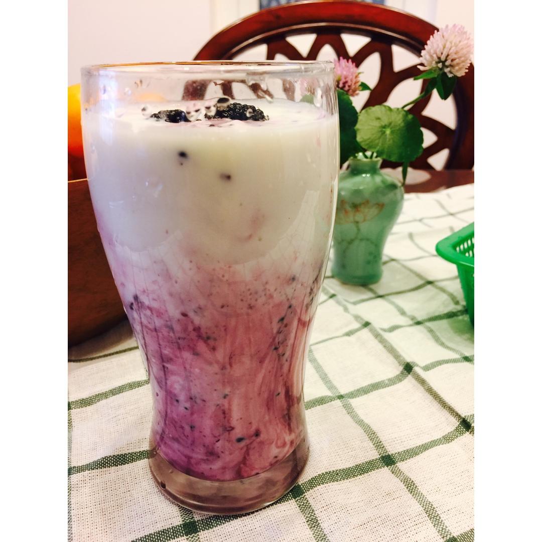 夕影の风做的超简单の星空桑葚酸奶