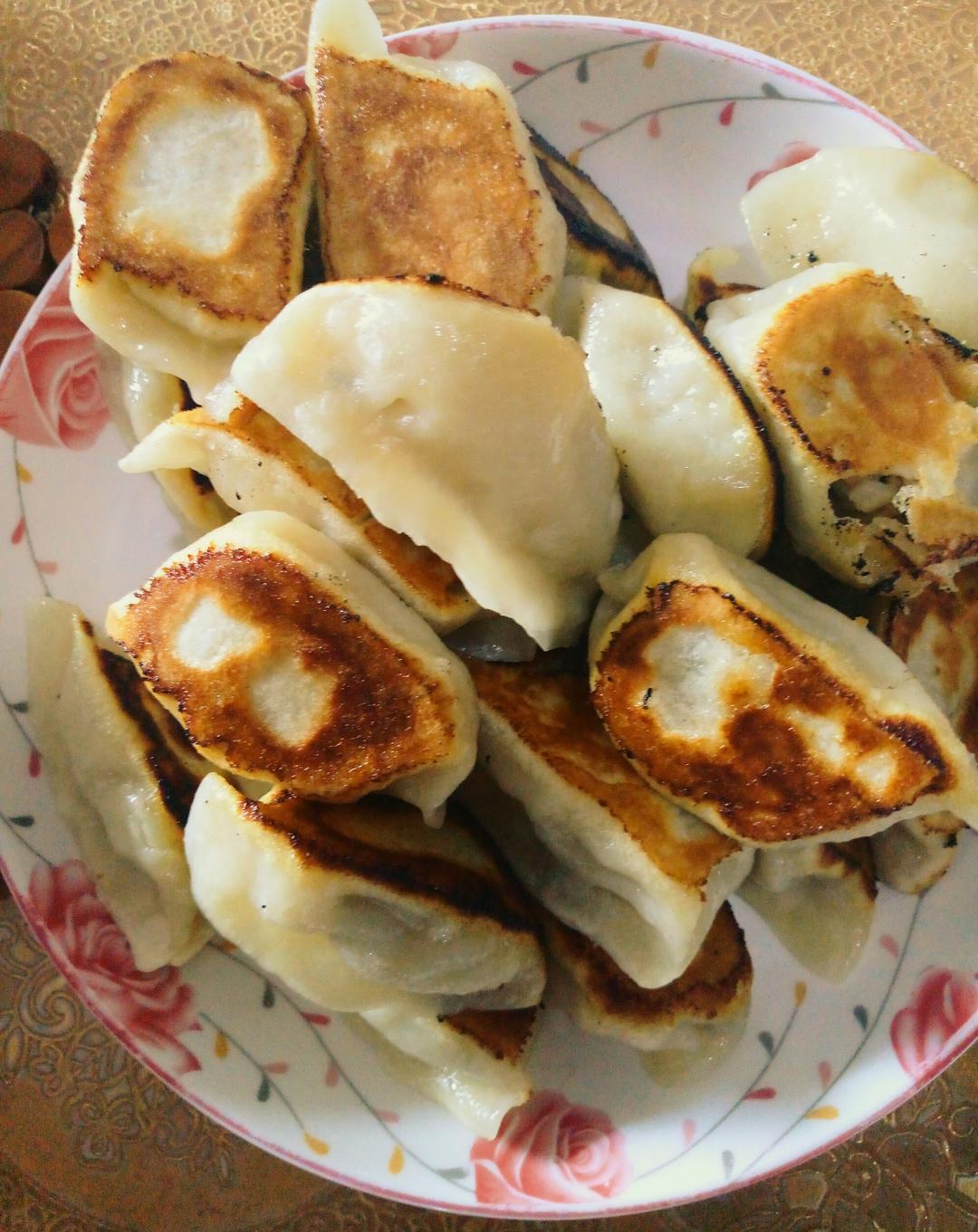 速冻水饺吃腻了吗~变锅贴吧(๑´ڡ`๑)