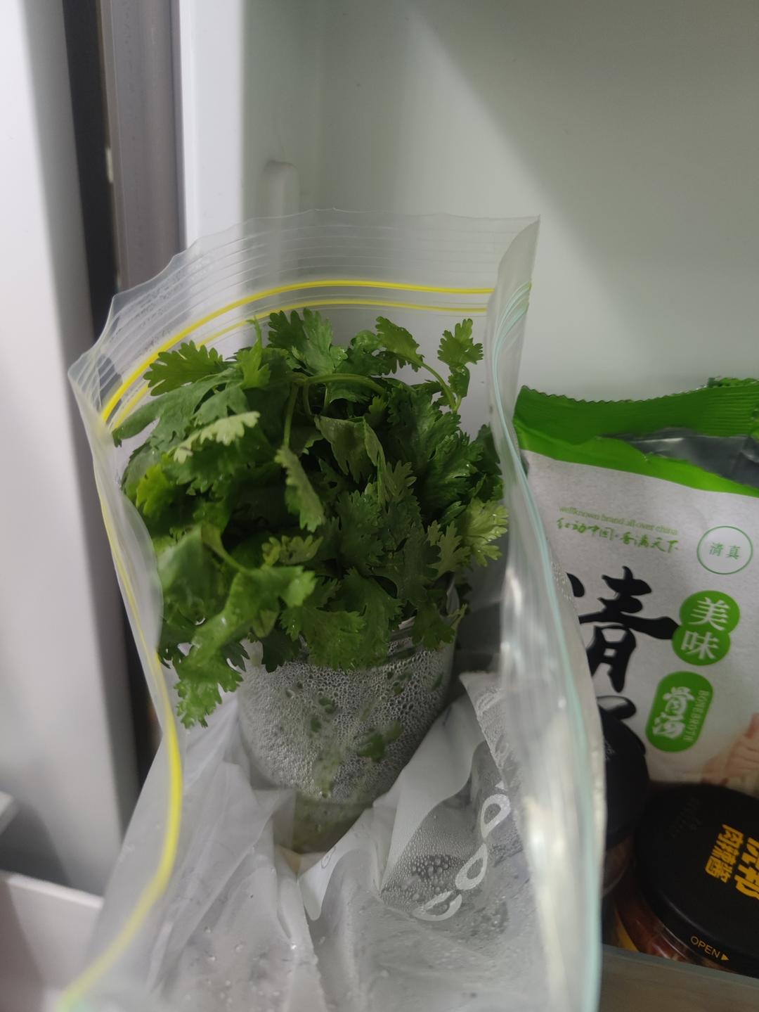 香菜保存方法：放冰箱养