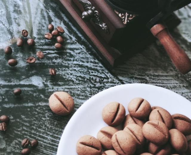 美的不像话!手把手教你做以假乱真的咖啡豆饼干的做法