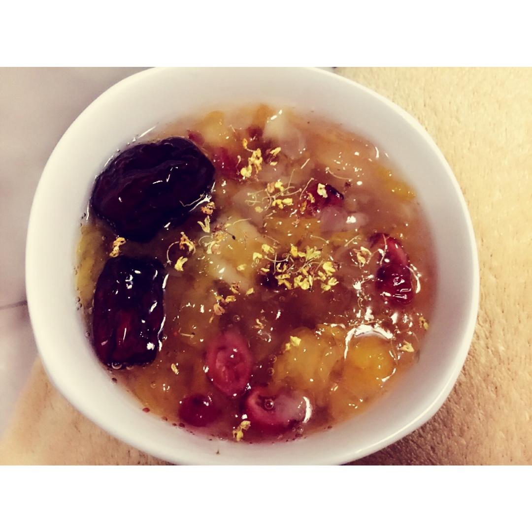 桃胶皂角米蔓越莓养颜羹