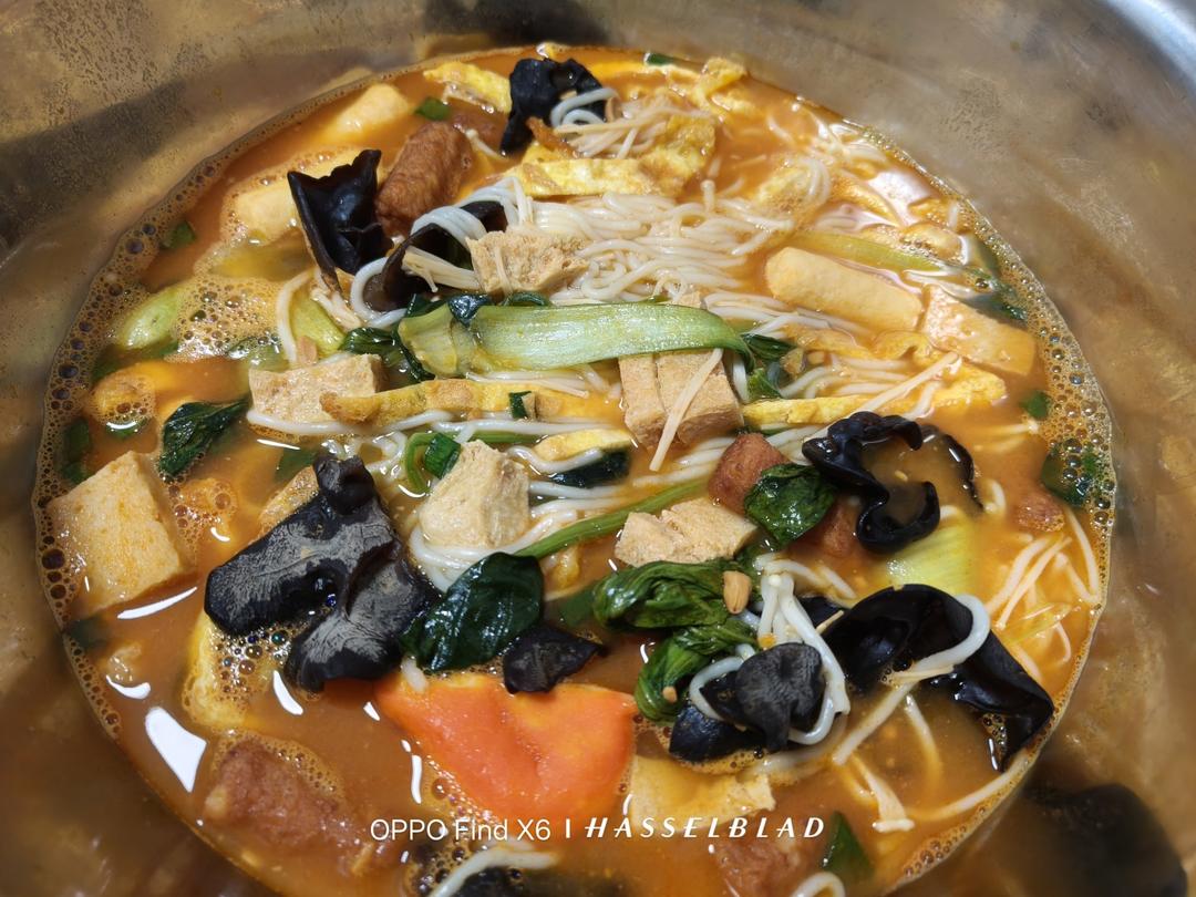 秋冬必备砂锅番茄浓汤三鲜米线|巨鲜美