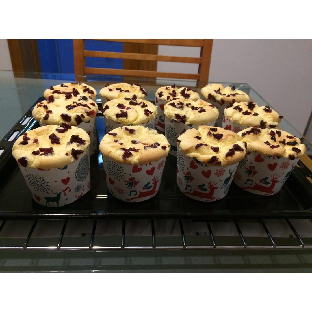 蔓越莓纸杯戚风小蛋糕