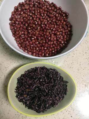 红豆紫米糖水的做法 步骤1