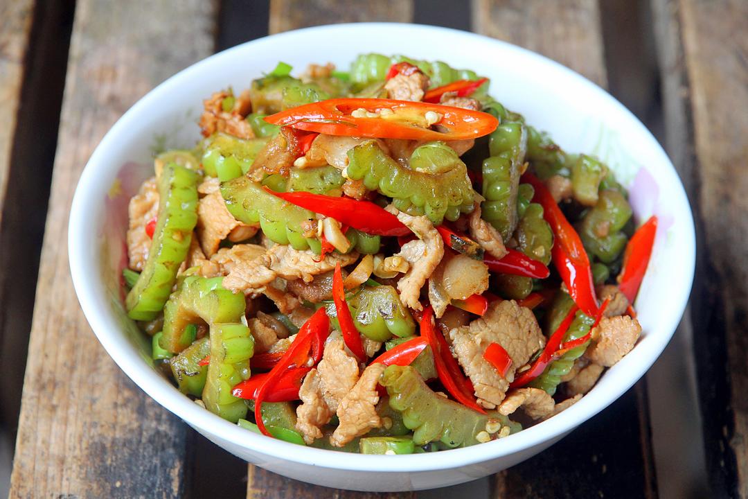 苦瓜炒肉的做法