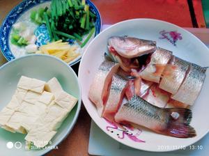 简单营养豆腐鲈鱼汤的做法 步骤1