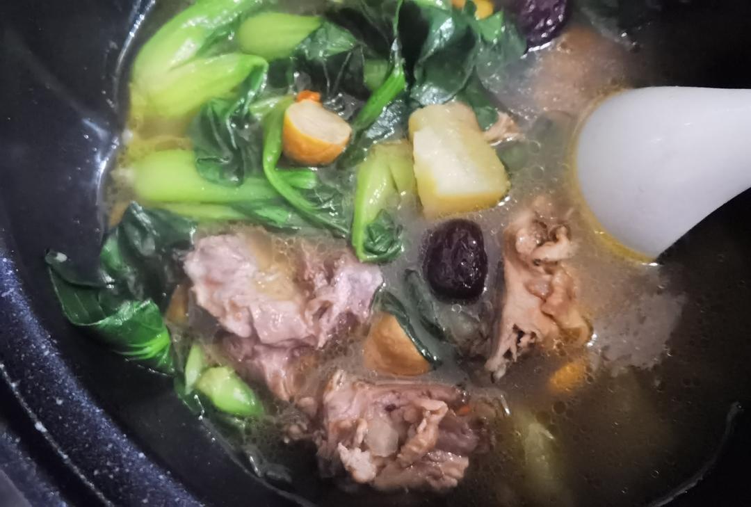 奶奶教的鲜香肥美香菇炖鸡汤