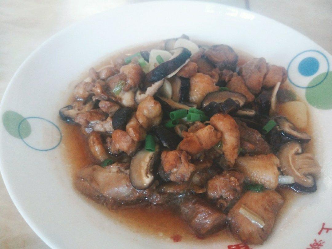 香菇蒸鸡，随便做做都好吃的菜~