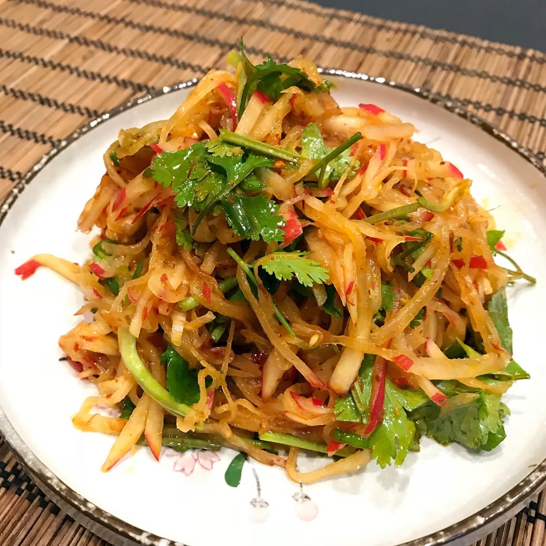 小虞爱吃小鱼做的凉拌香菜萝卜丝