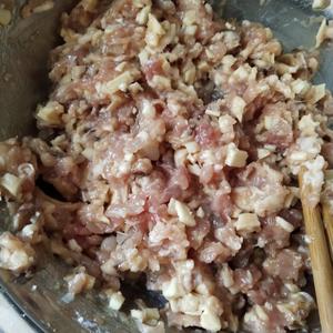 鲜虾冬笋香菇猪肉饺子的做法 步骤5