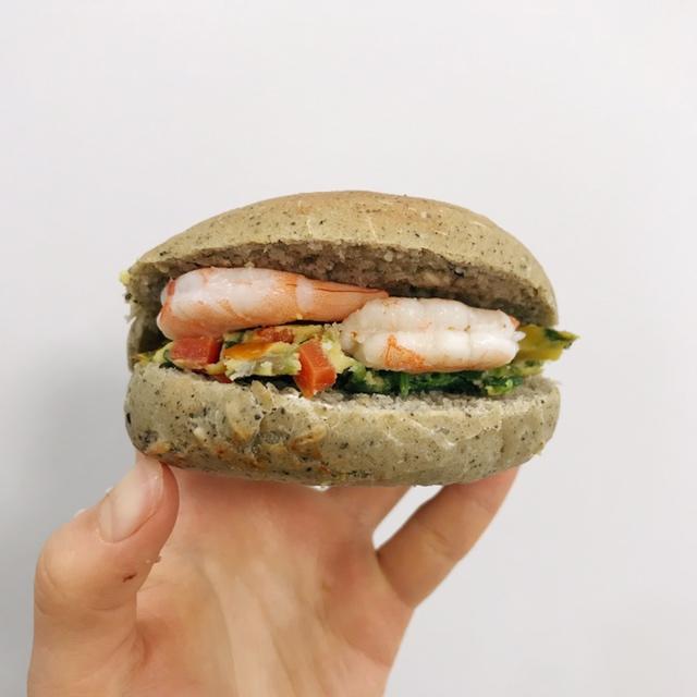 黑芝麻餐包~面包界的黑美人