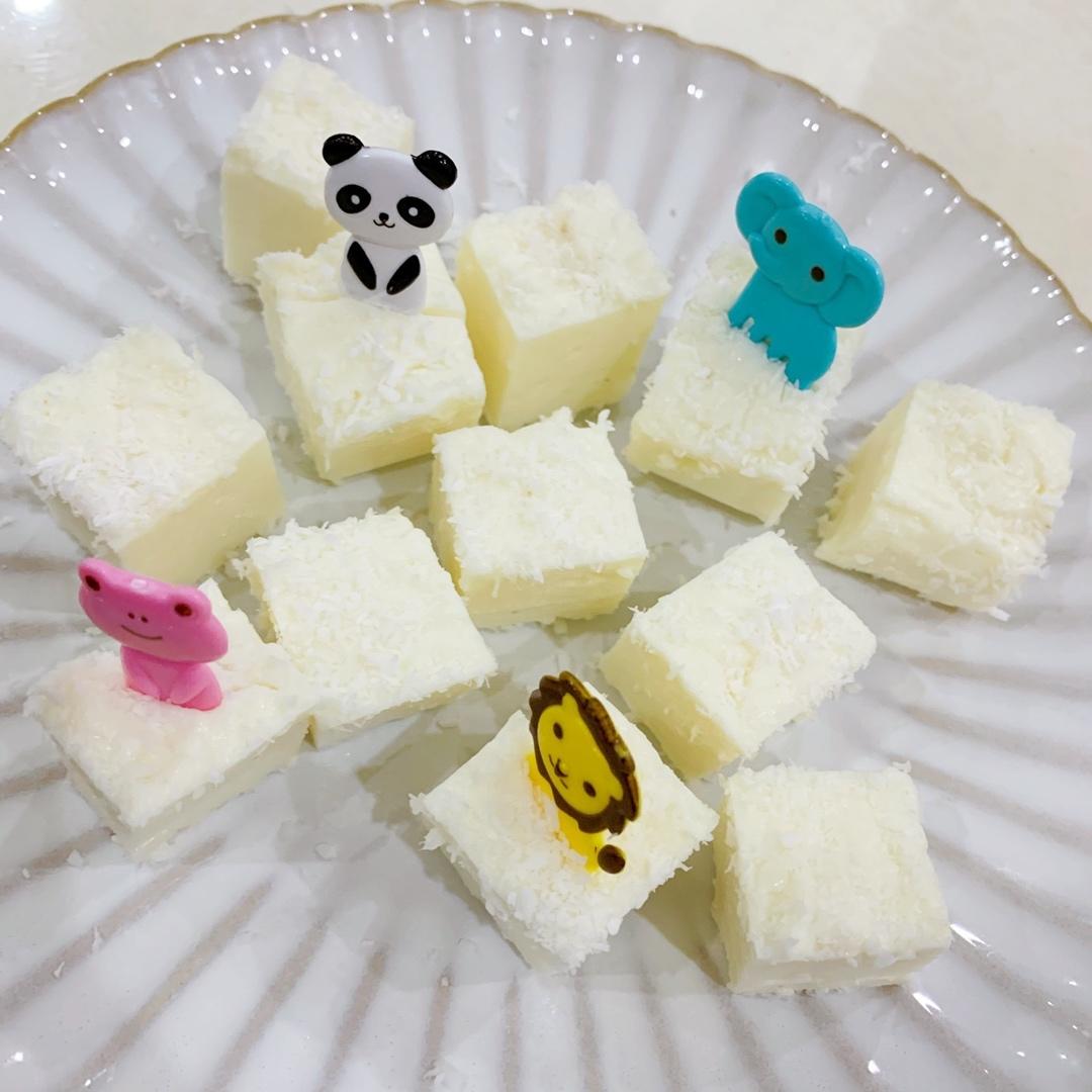 入口即化的椰蓉奶油小方