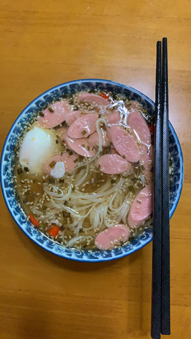 一碗清汤面 🍜 —— 秋日里的治愈系