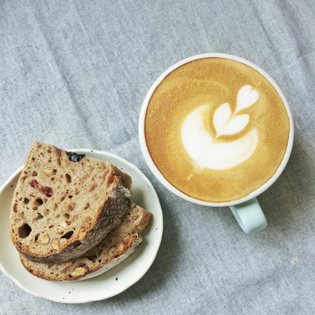 天然酵种肉桂葡萄干核桃欧包（附处理湿面团方法）