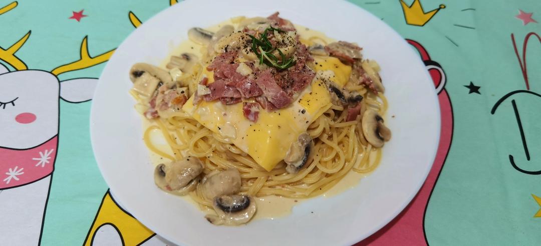 白蘑菇奶油培根意面