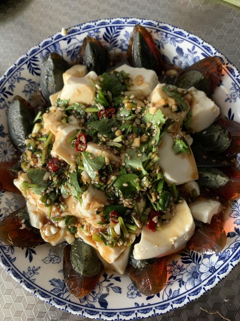 皮蛋拌豆腐