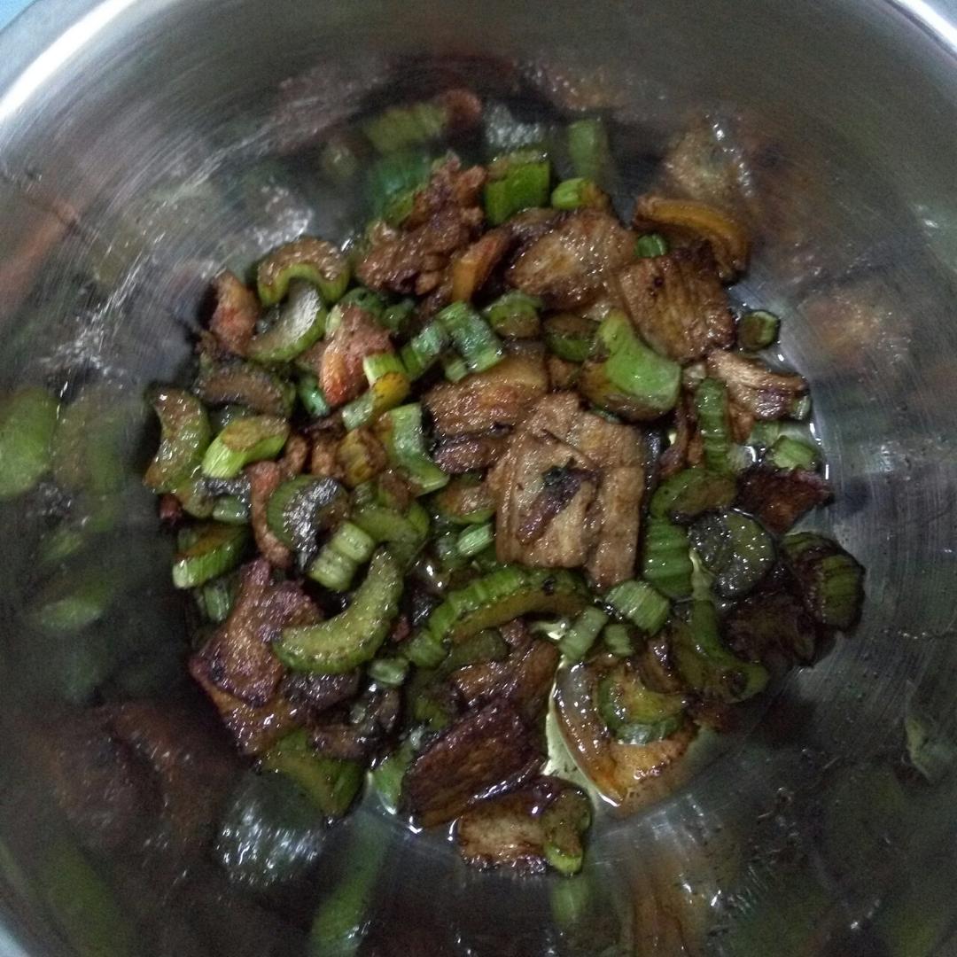 芹菜炒肉