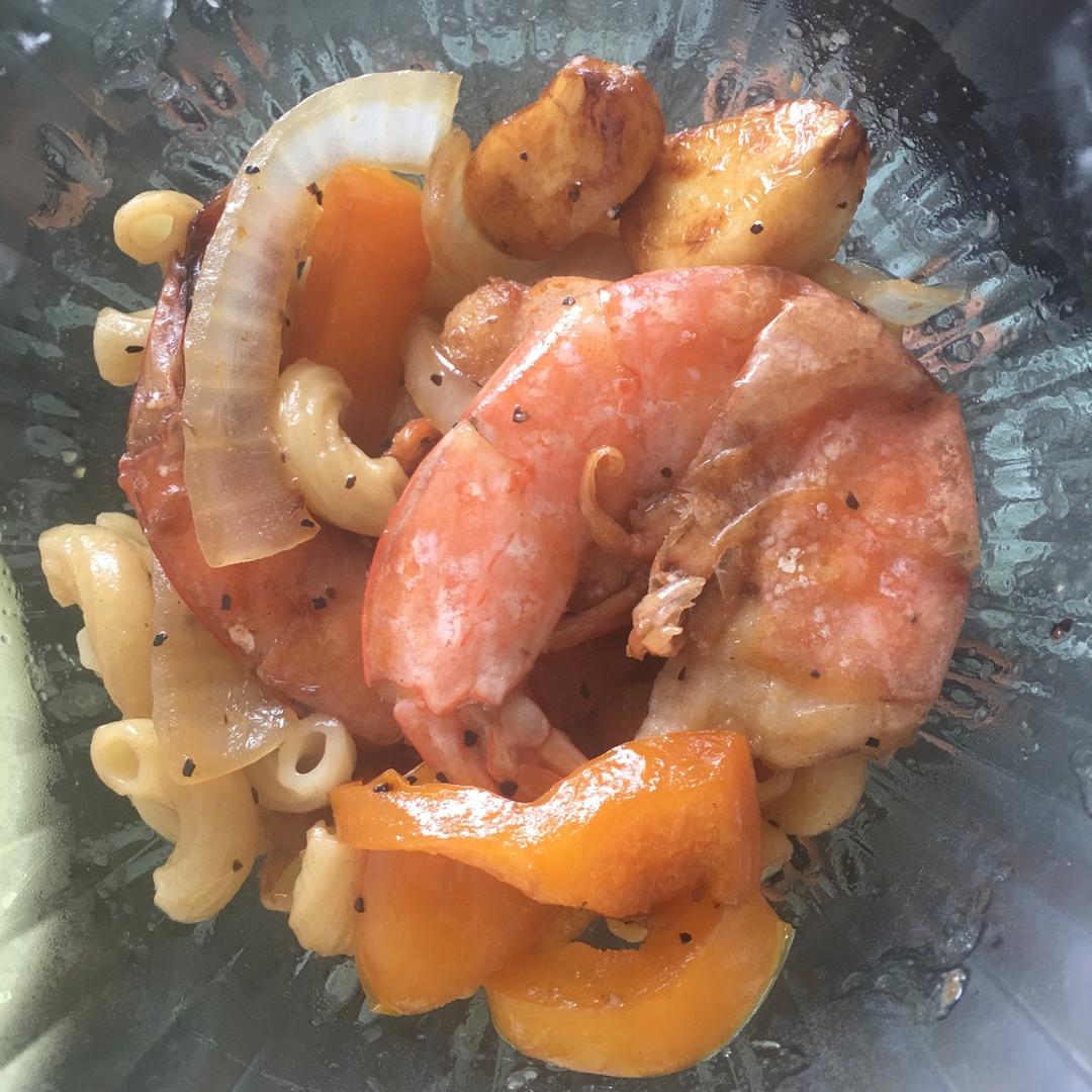 意面金蒜黑椒虾