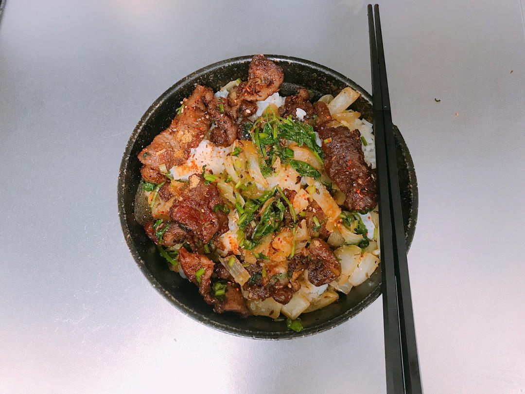 lone994做的孜然羊肉盖饭浓郁的羊肉串的味道棒极了