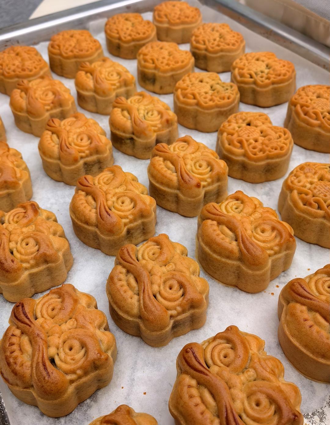 广式月饼—蛋黄莲蓉月饼