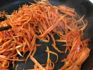 夏日酸酸甜甜开胃菜：橄榄油橙汁炒胡萝卜🥕的做法 步骤5