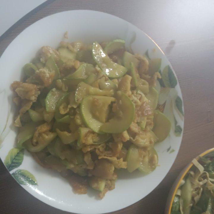 西葫芦炒鸡蛋(从不修图，拒绝夸张)