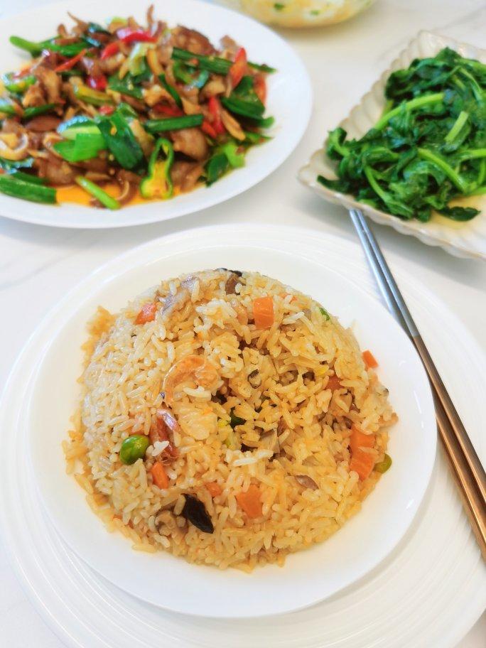 懒人必备～电饭煲腊肠焖饭