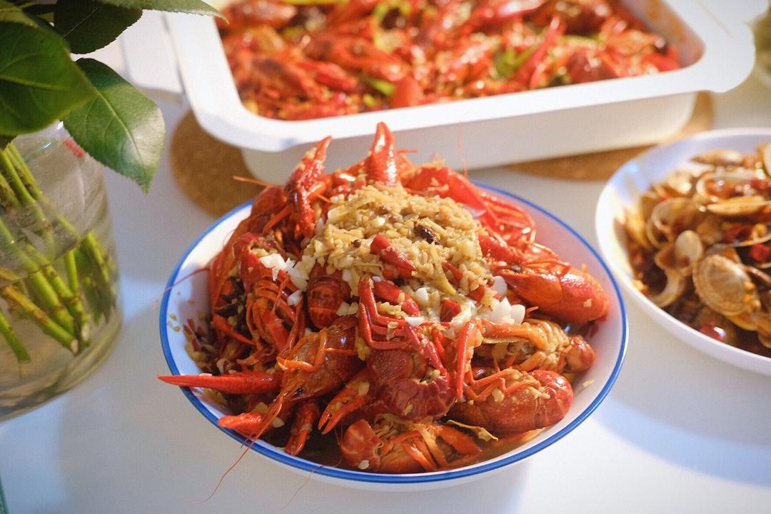 【黄油蒜蓉小龙虾×麻辣小龙虾】