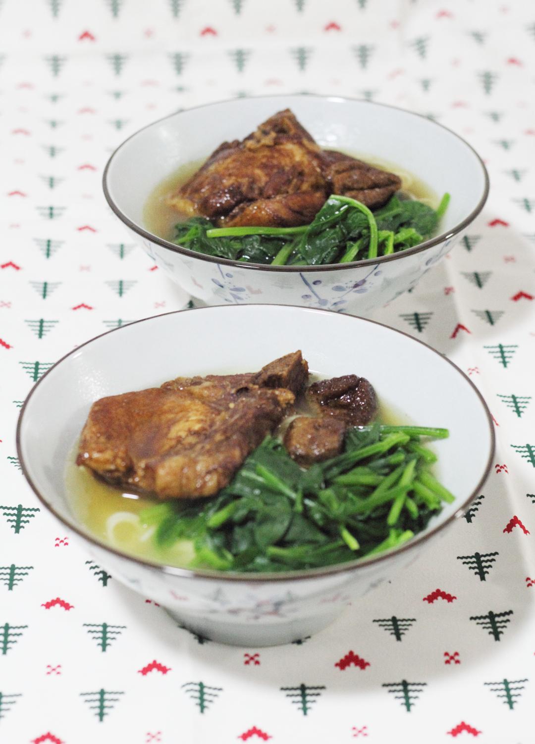 董太的私房菜--大排菠菜面的做法