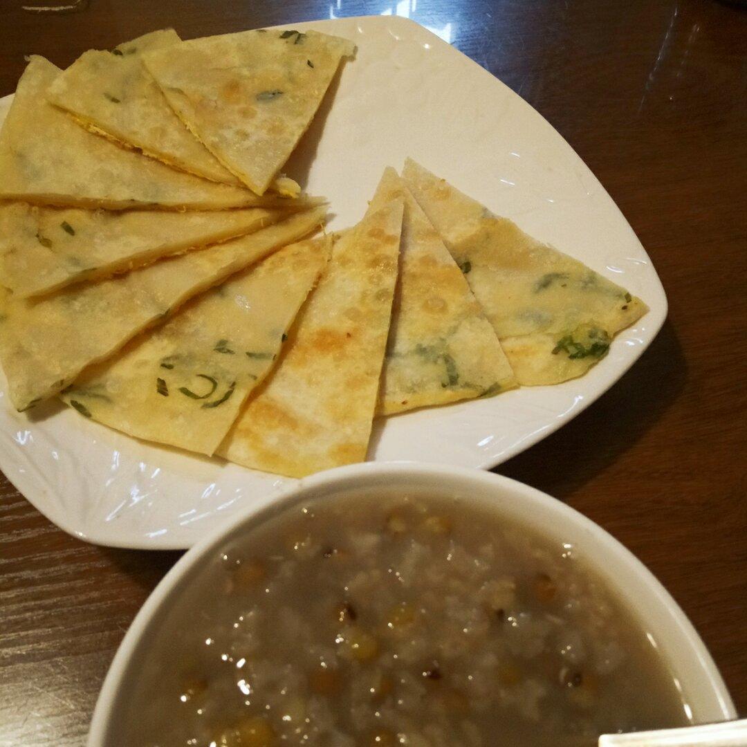 鸡蛋葱油饼                  （更新饼坯保存方法）