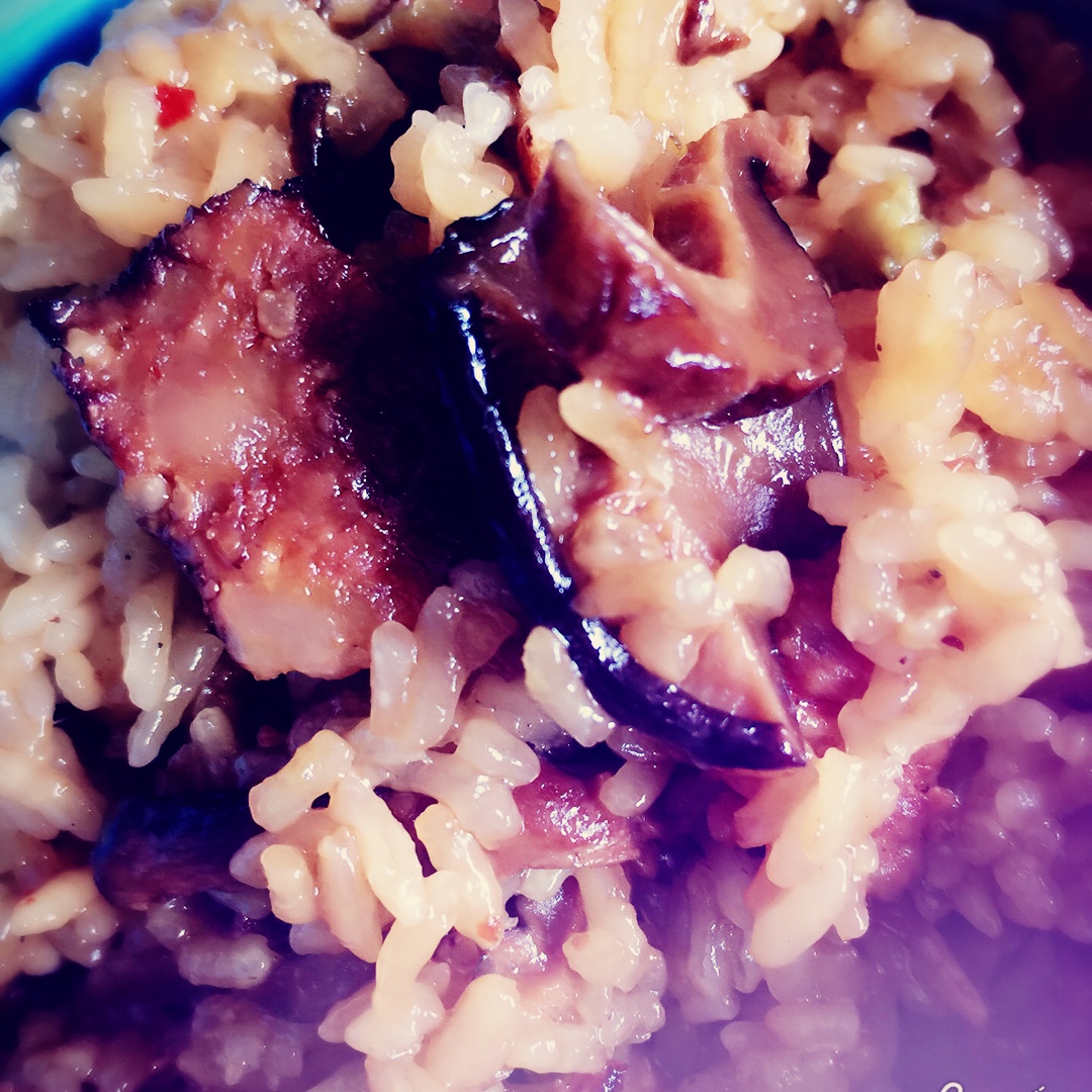 香菇土豆腊肠焖饭