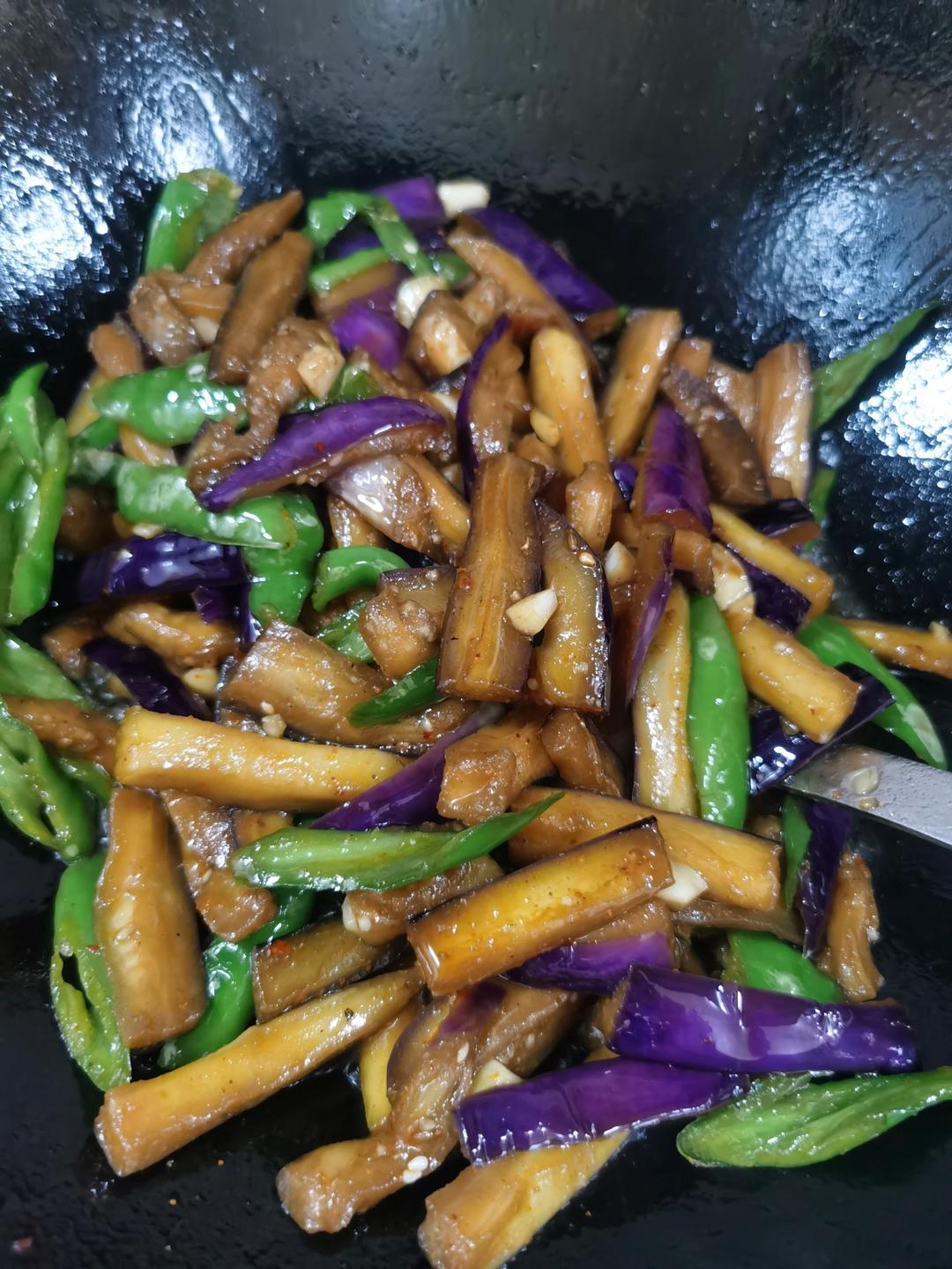 这么炒的青椒炒茄子，饭可以多吃两碗
