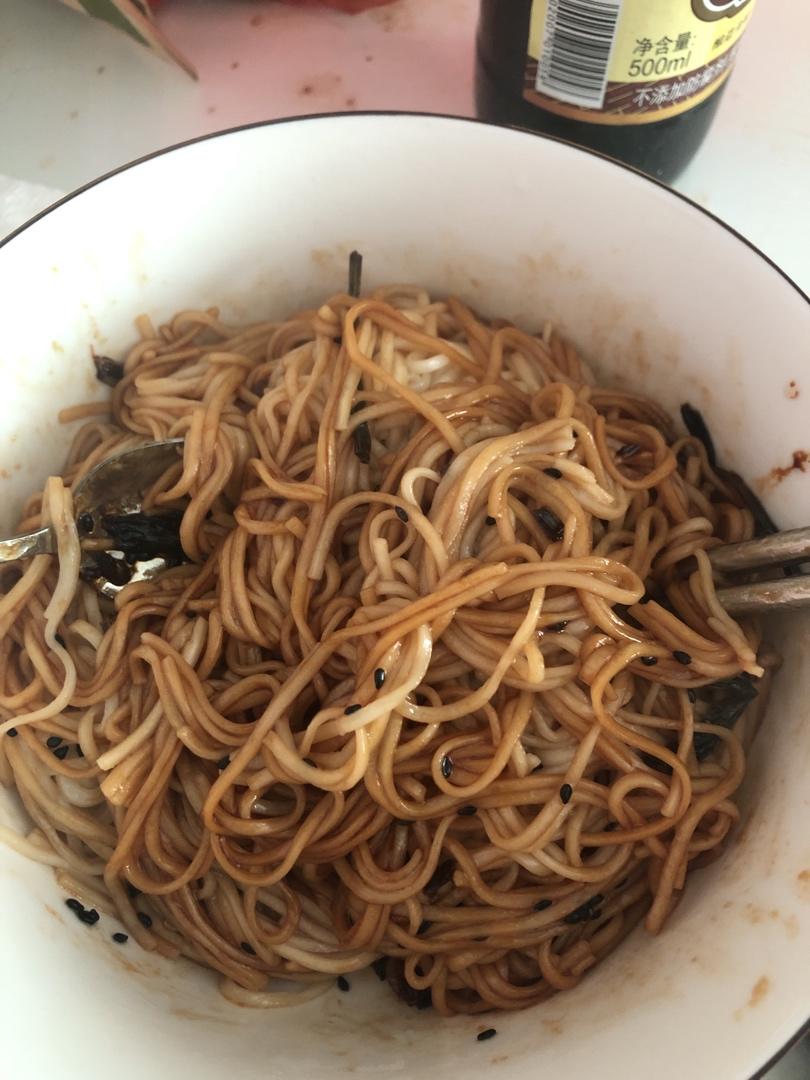 10分钟搞定的一碗葱油拌面