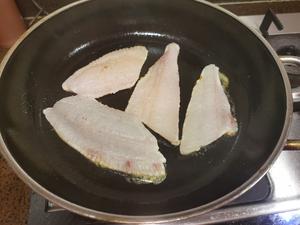 香煎左口鱼/比目鱼/鲽鱼（包括从活鱼到鱼排详细拆解）的做法 步骤10