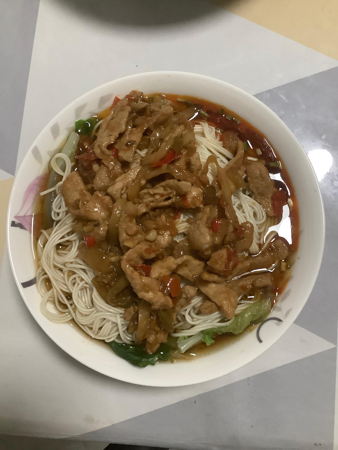 教你在家也可以做的榨菜肉丝面，香辣开胃，面条好吃到连汤都不剩