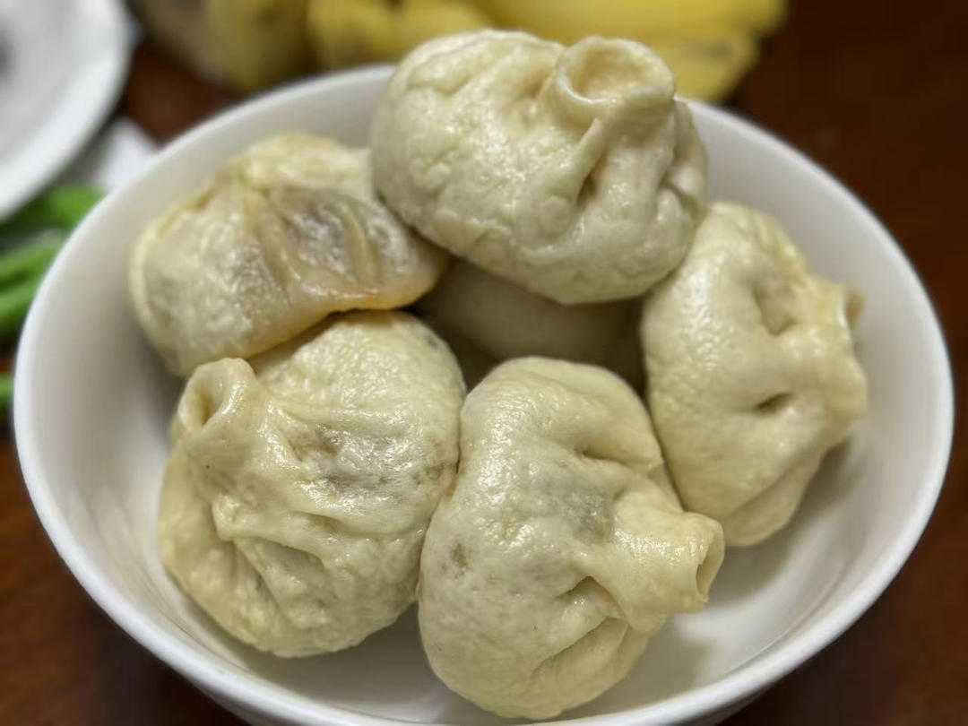 松软多汁的肉包子