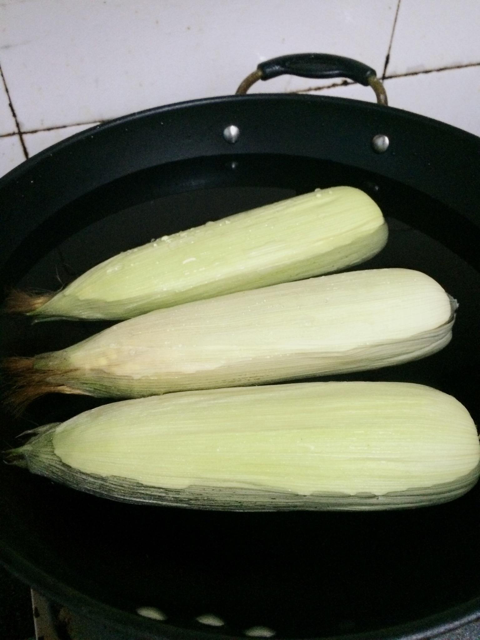 水煮玉米的做法 步骤3