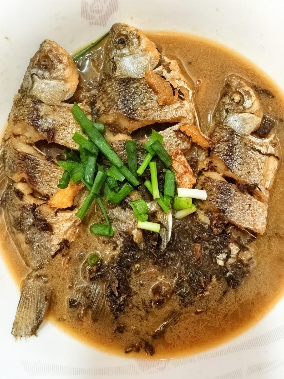 红烧梅菜干小鲫鱼