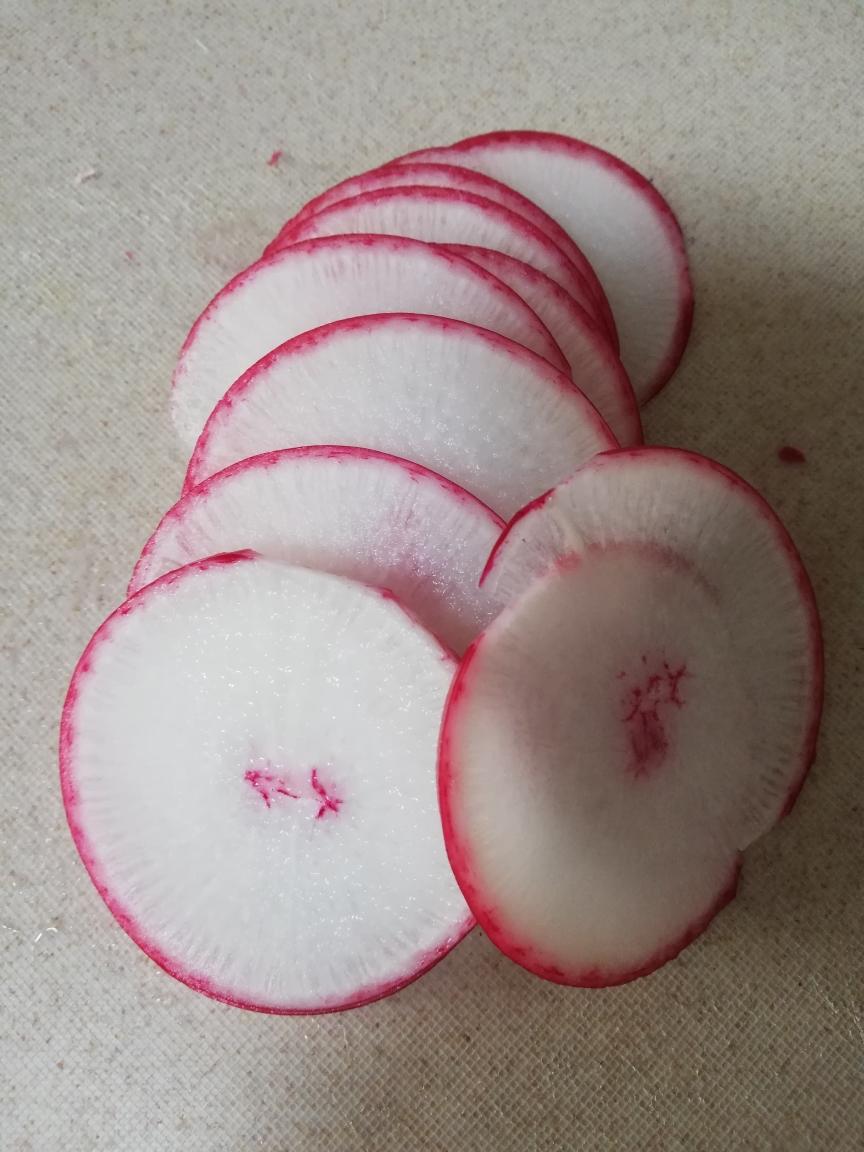 水萝卜切片,要薄